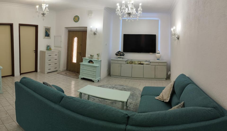 Communal lounge/ TV room, TV and multimedia, Living room, Seating area