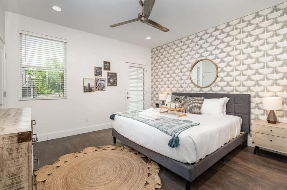 Jade - Private Patio and Balcony - Near Germantown House in East Nashville