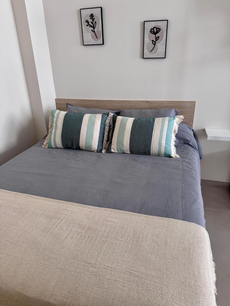 Bed, Living room, Photo of the whole room, Bedroom