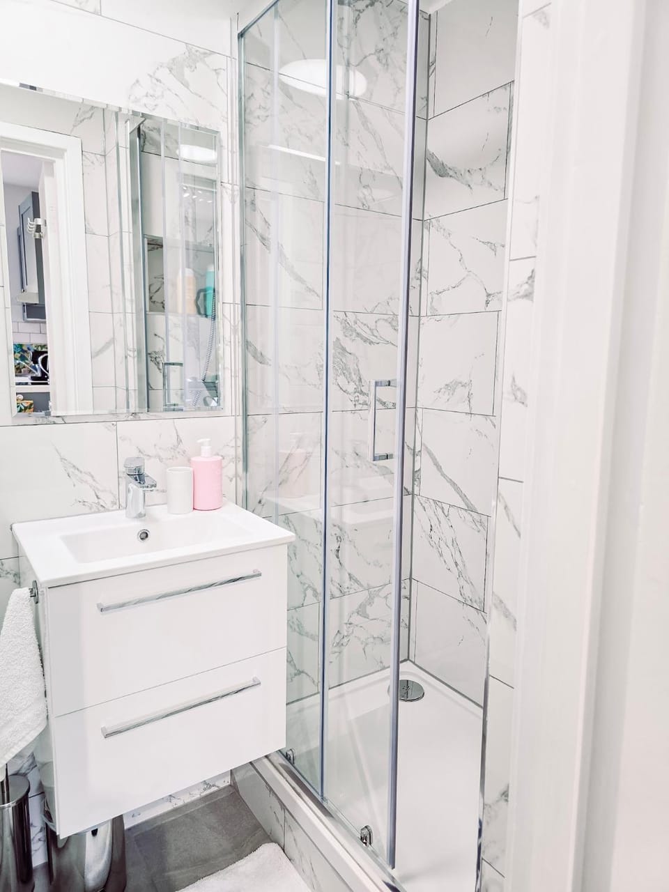 Shower, Bathroom, towels