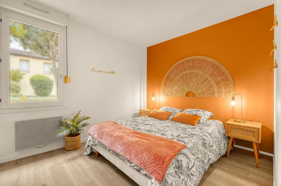 Bed, Photo of the whole room, Bedroom