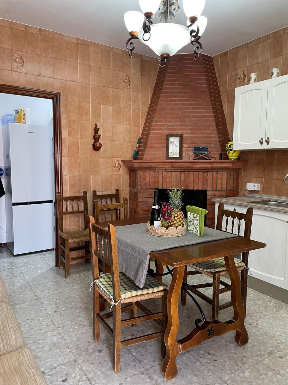 Kitchen or kitchenette, Seating area, Dining area, stove