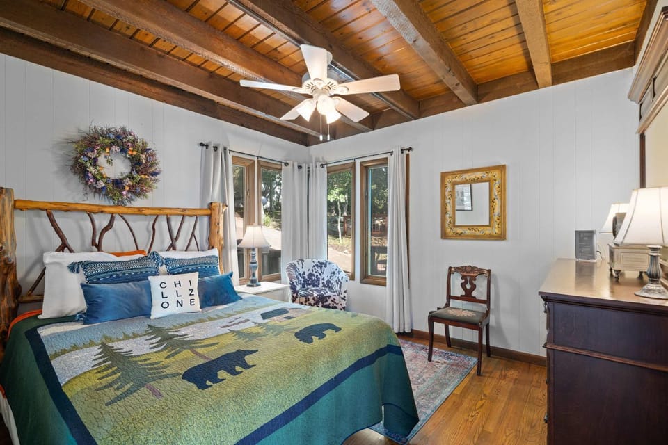 Mountain Retreat Ruby's Roost Home & Loft House in Fort Payne
