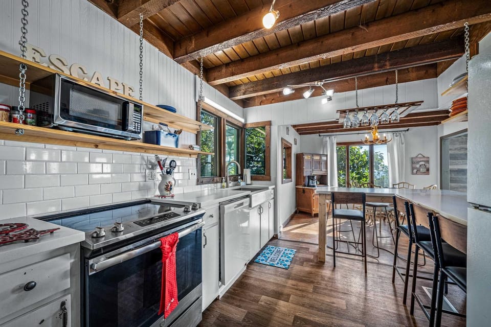 Mountain Retreat Ruby's Roost Home & Loft House in Fort Payne