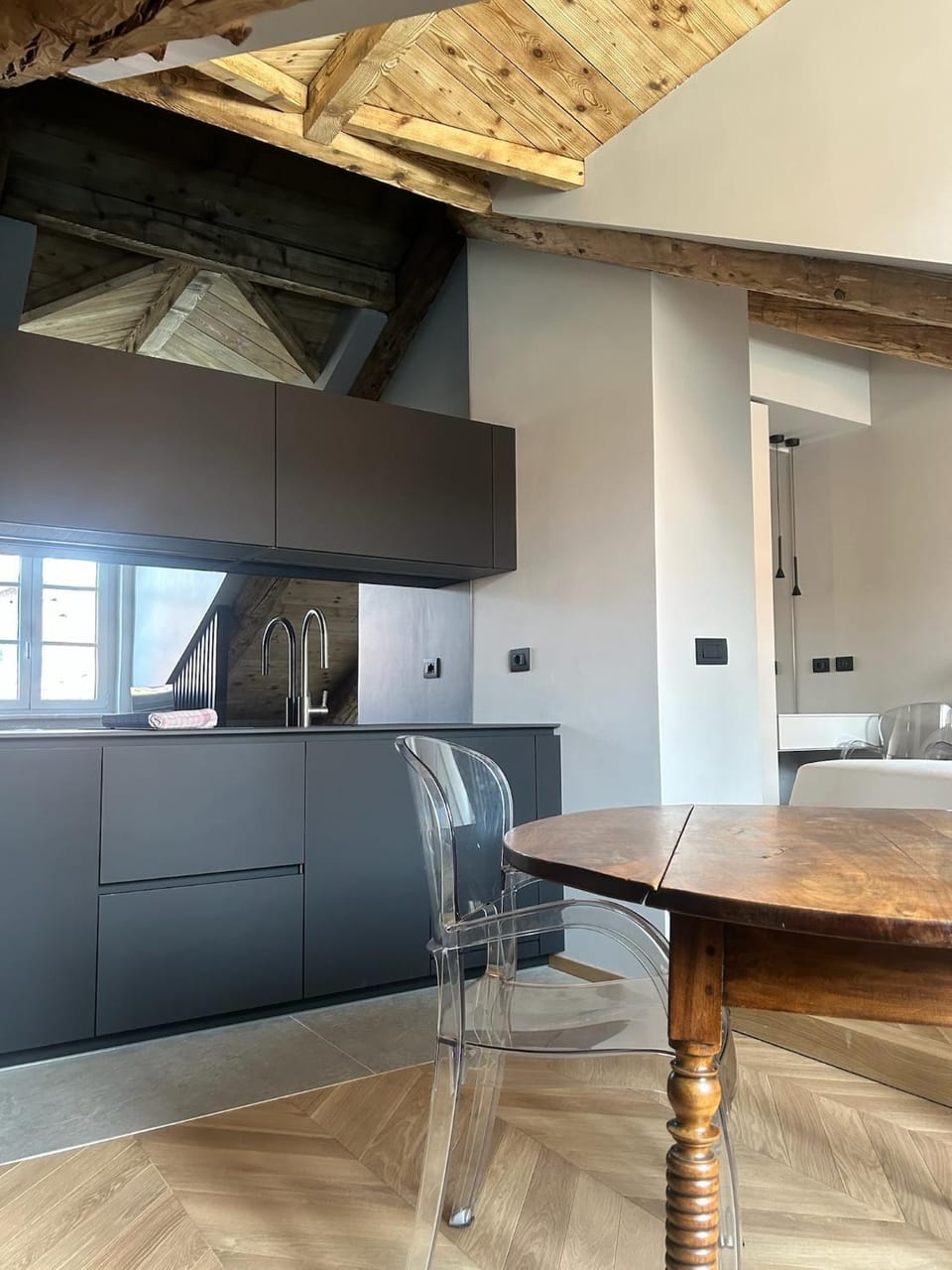 Kitchen or kitchenette, Dining area, stove