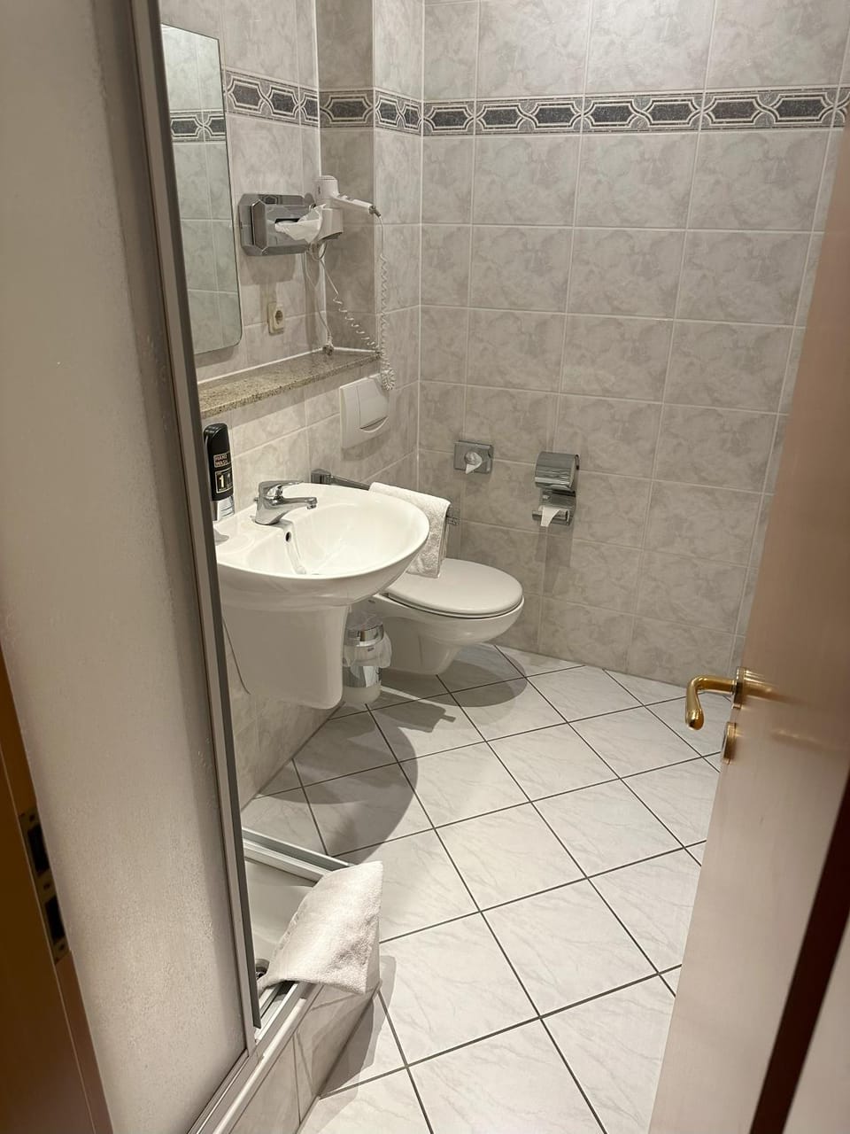 Toilet, Bathroom, towels