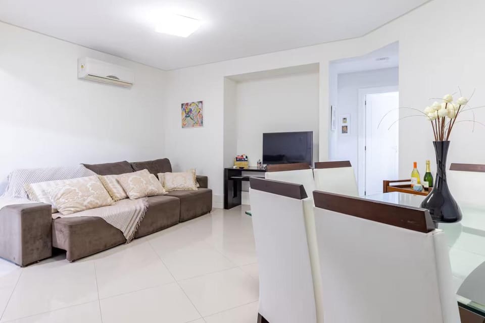 TV and multimedia, Seating area, Dining area, air conditioner