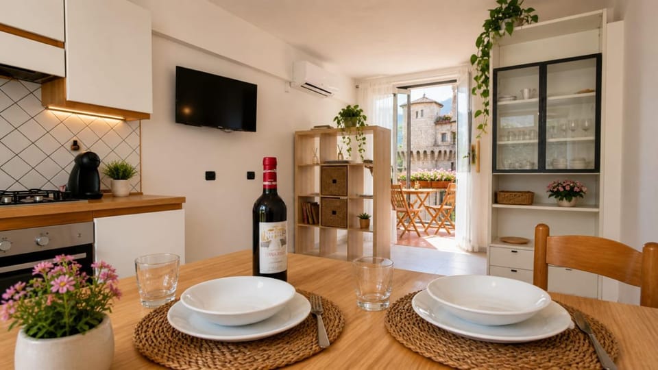 Communal lounge/ TV room, TV and multimedia, Kitchen or kitchenette, Living room, Seating area, Dining area