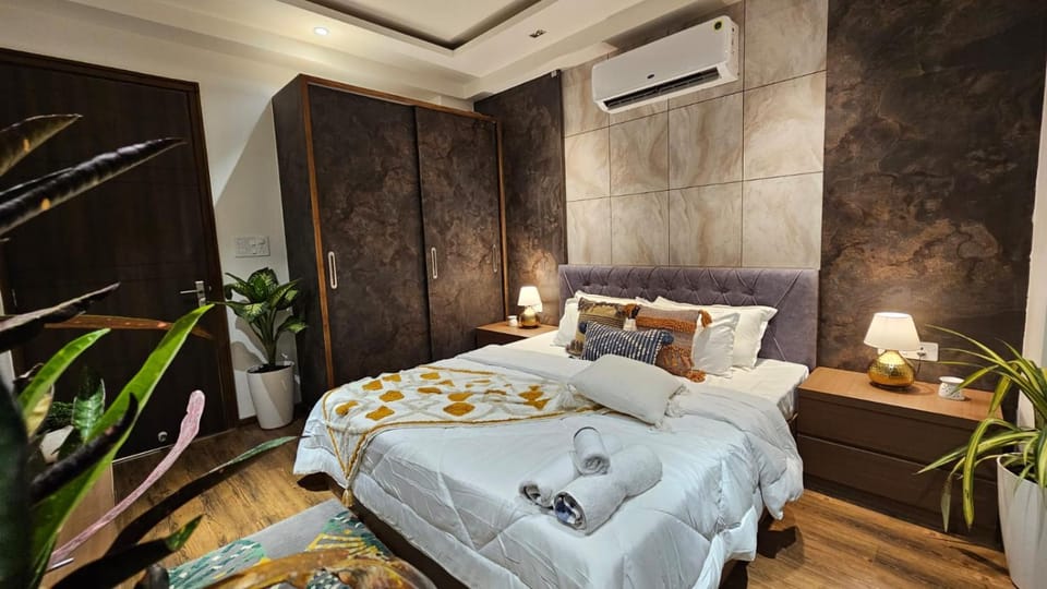 Bed, Bedroom, towels, wardrobe, air conditioner