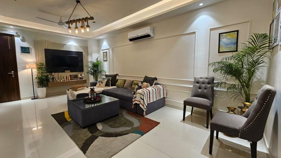 Living room, Seating area, Dining area, Evening entertainment, air conditioner