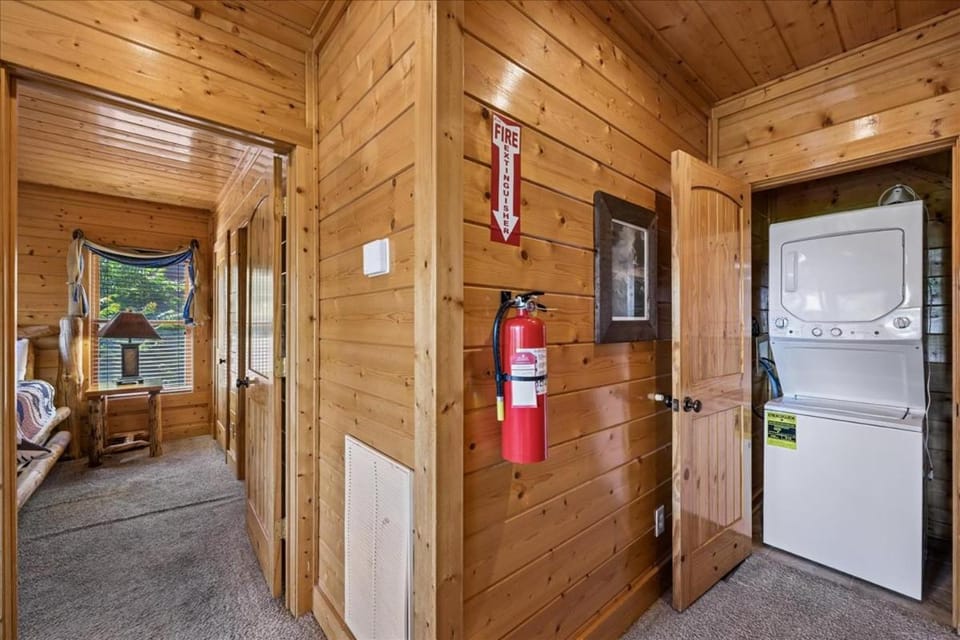 A Cozy Den by Venture Smoky Mountains House in Sevier County