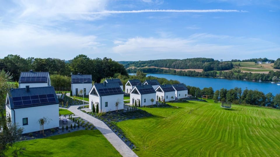 Property building, Nearby landmark, Spring, Day, Neighbourhood, Natural landscape, Bird's eye view, Lake view, River view