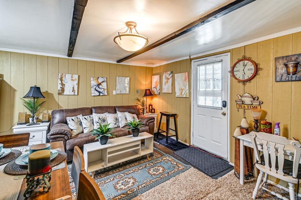 1 Mi to Dtwn: Fayetteville Studio w/ Patio Apartment in Fayetteville