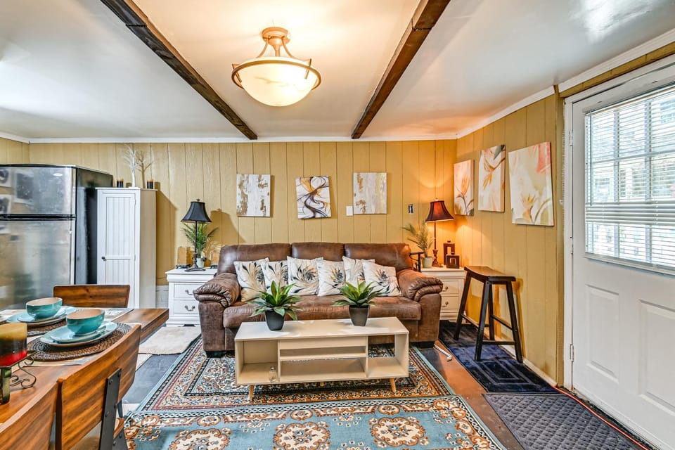 1 Mi to Dtwn: Fayetteville Studio w/ Patio Apartment in Fayetteville