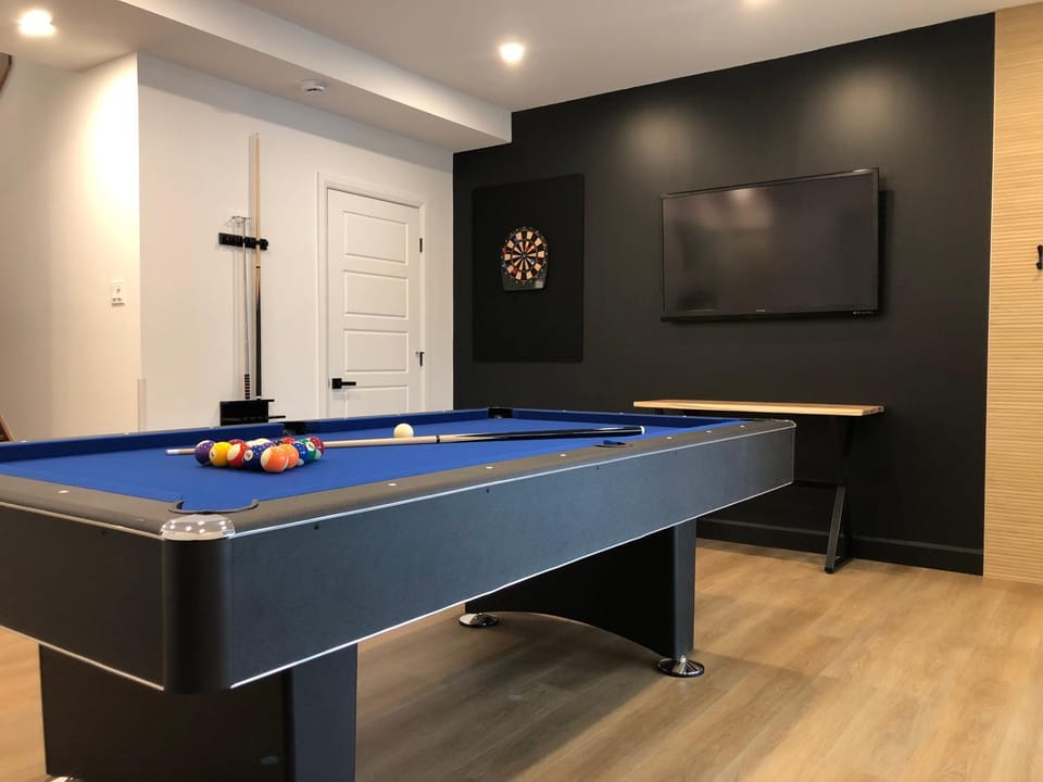 Billiard, Darts, Game Room