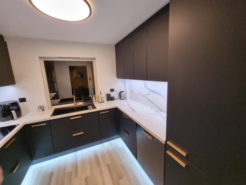 Large and central 2 bedroom apartment with Free parking, Free EV recharging and a private garden Apartment in Stavanger