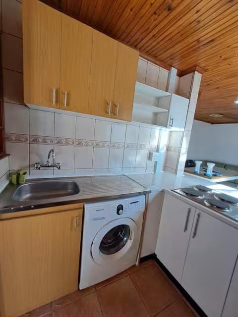 Azzure Apartments 4 sleeper Crawford House in Cape Town