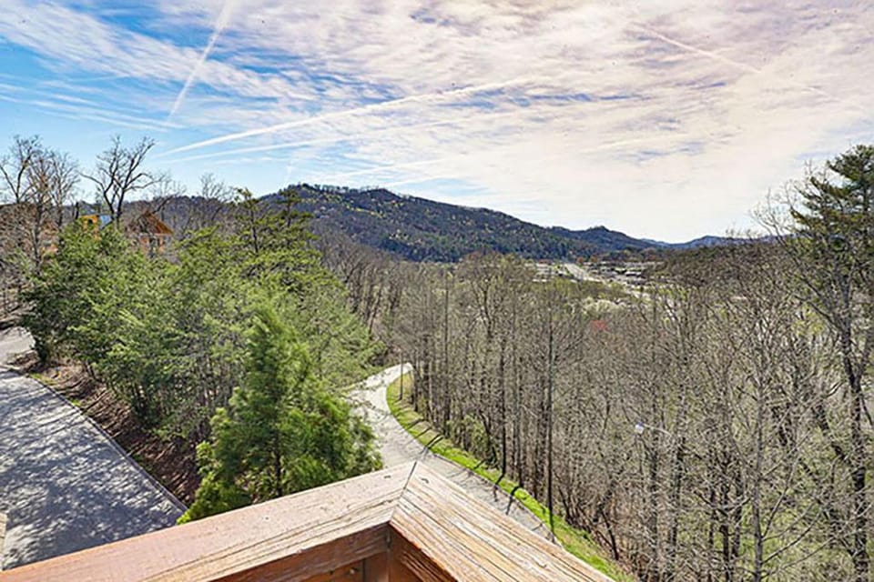 Almost Heaven by Venture Smoky Mountains House in Pigeon Forge