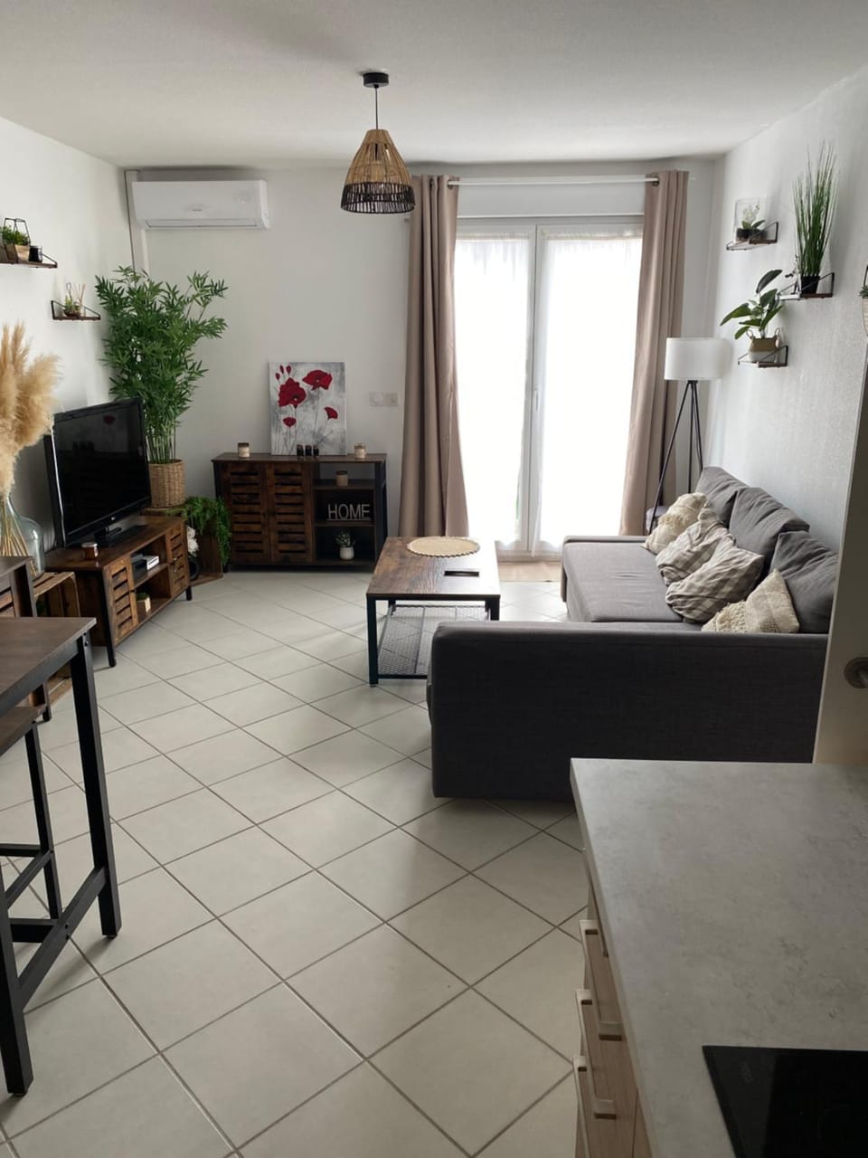 TV and multimedia, Living room, air conditioner