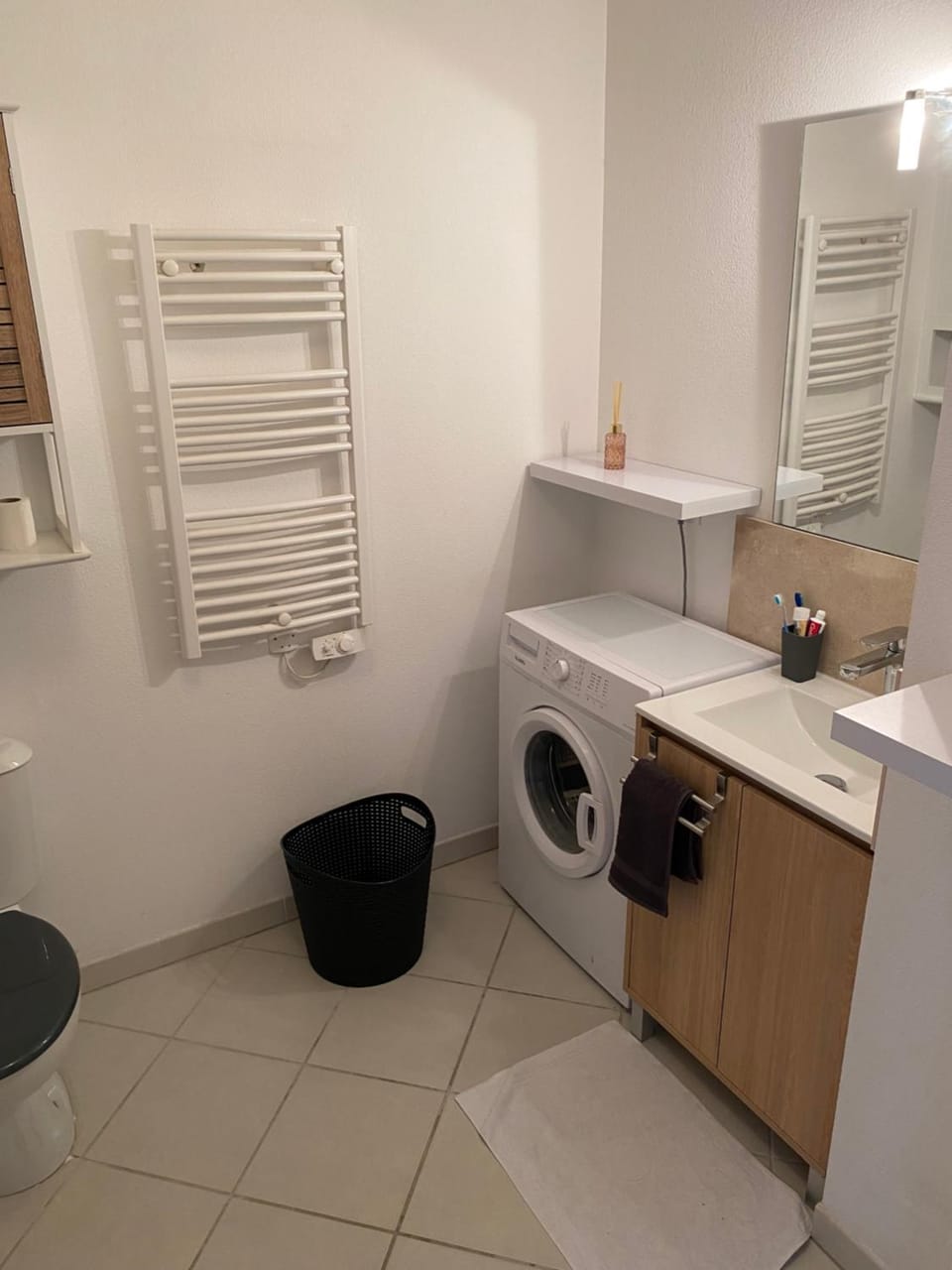Bathroom, washing machine