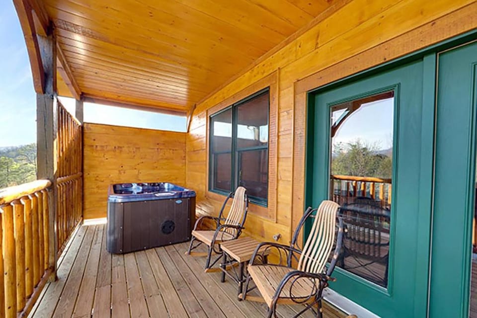 Bears Den by Venture Smoky Mountains House in Gatlinburg