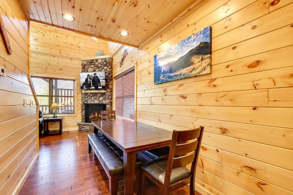 Bears Den by Venture Smoky Mountains House in Gatlinburg