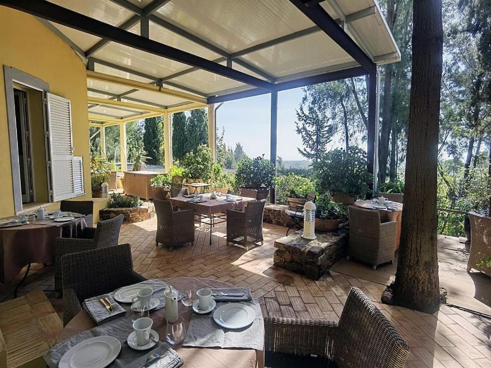 Quinta das Eirinhas-Jardim de Bonsai Apartment hotel in Faro District
