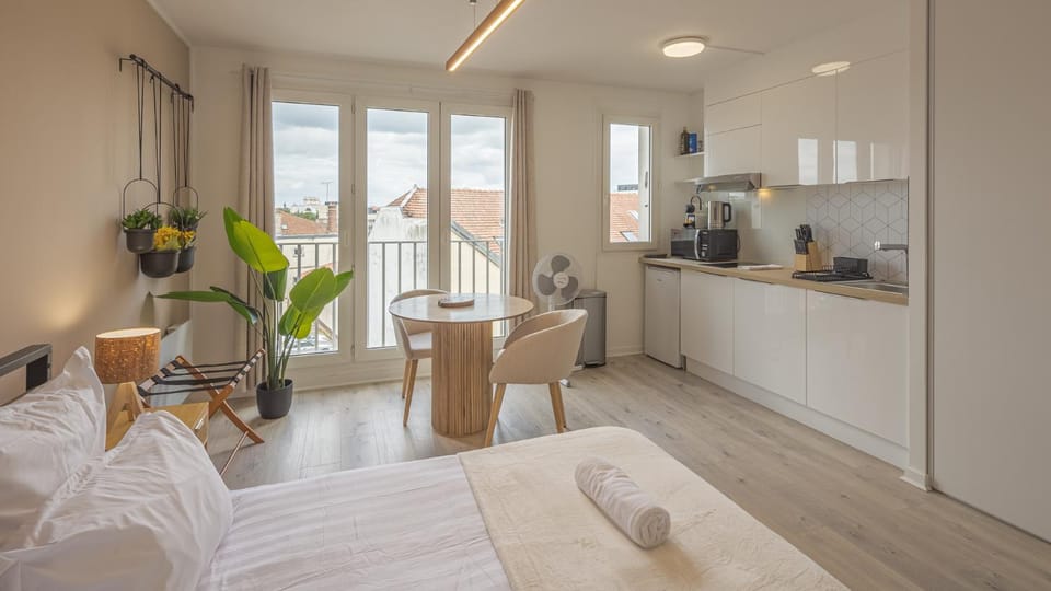 Bed, Kitchen or kitchenette, Dining area, Bedroom
