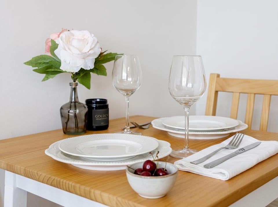 Food and drinks, Dining area, Food, Drinks, Alcoholic drinks