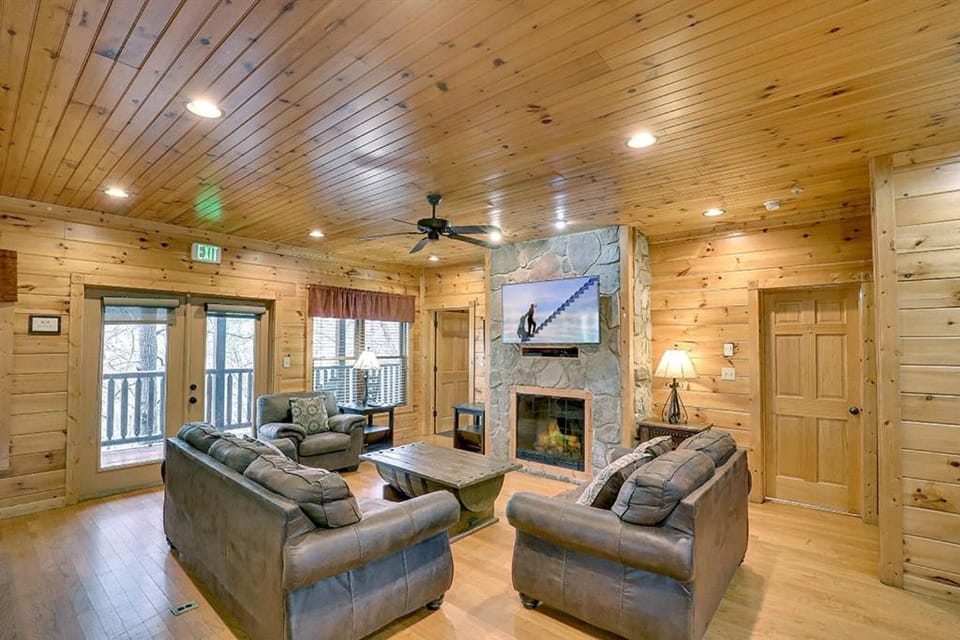 Buckingham Palace by Venture Smoky Mountains House in Gatlinburg