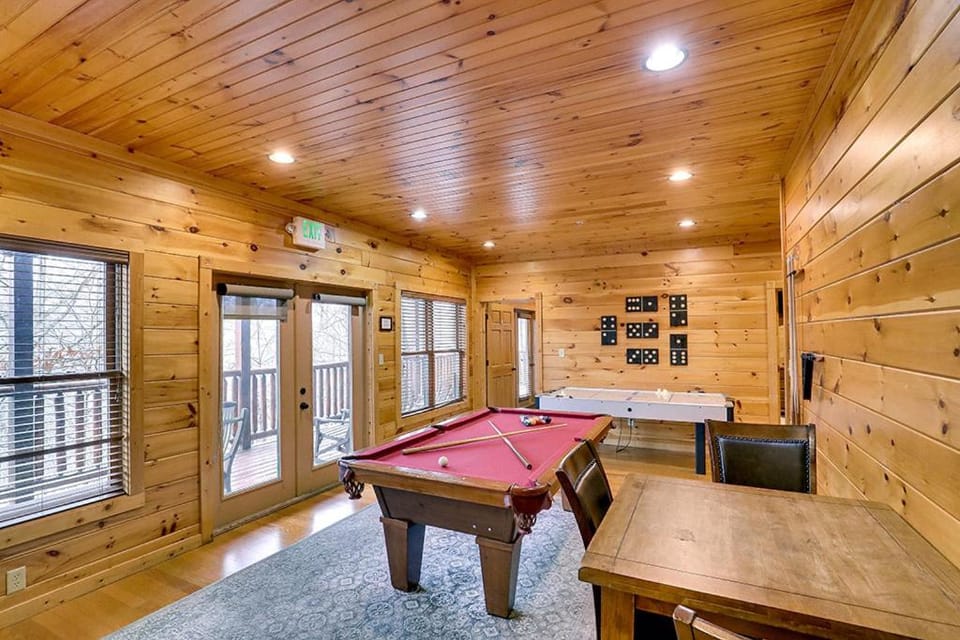 Buckingham Palace by Venture Smoky Mountains House in Gatlinburg