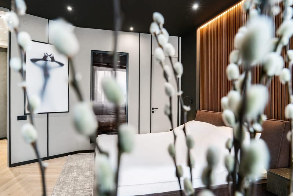 Bed, Living room, Photo of the whole room, Seating area, Bedroom, wardrobe