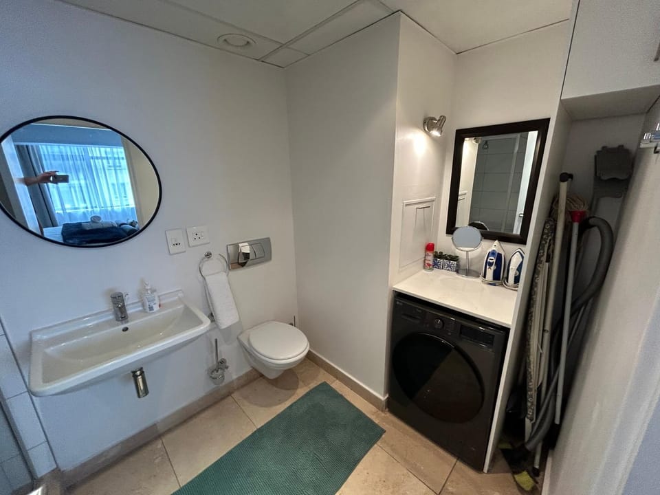 Upmarket Studio Apartment in Cape Town City Centre - The Adderley Apartment in Cape Town