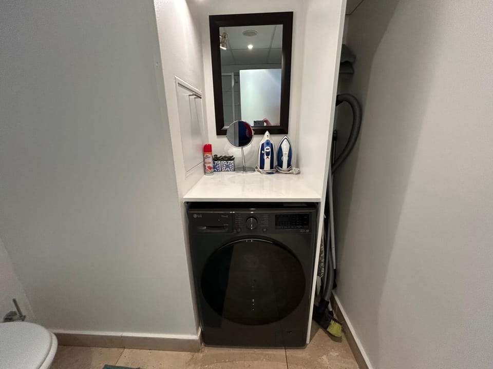Upmarket Studio Apartment in Cape Town City Centre - The Adderley Apartment in Cape Town