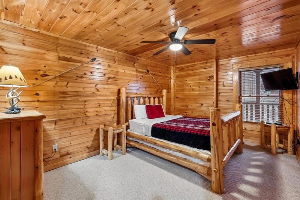 Cherokee Ridge by Venture Smoky Mountains House in Gatlinburg