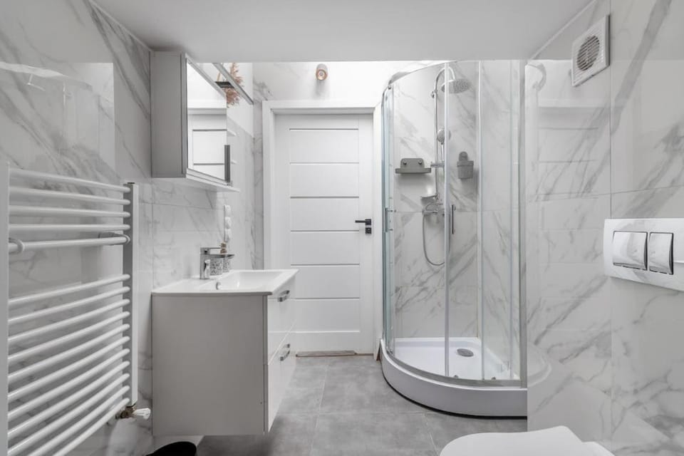 Shower, Bathroom, Bath, towels