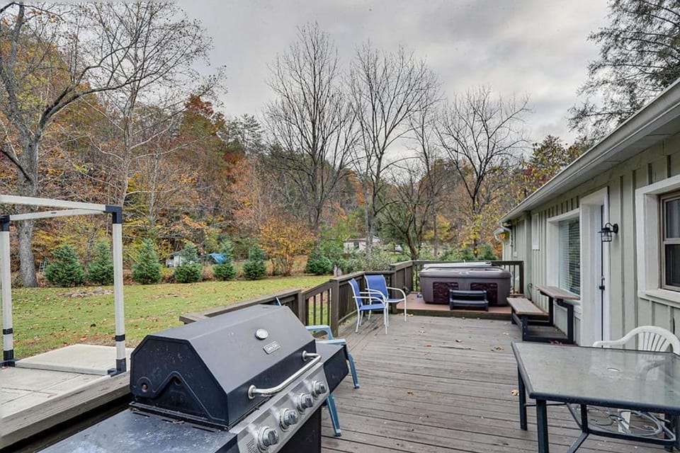 Creekside Rest by Venture Smoky Mountains House in Sevier County