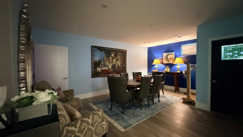Seating area, Dining area