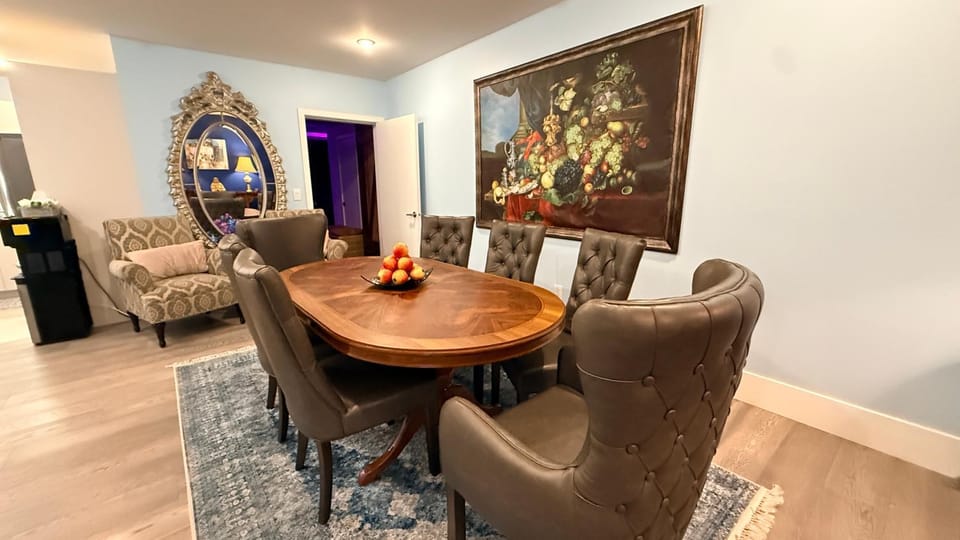 Seating area, Dining area