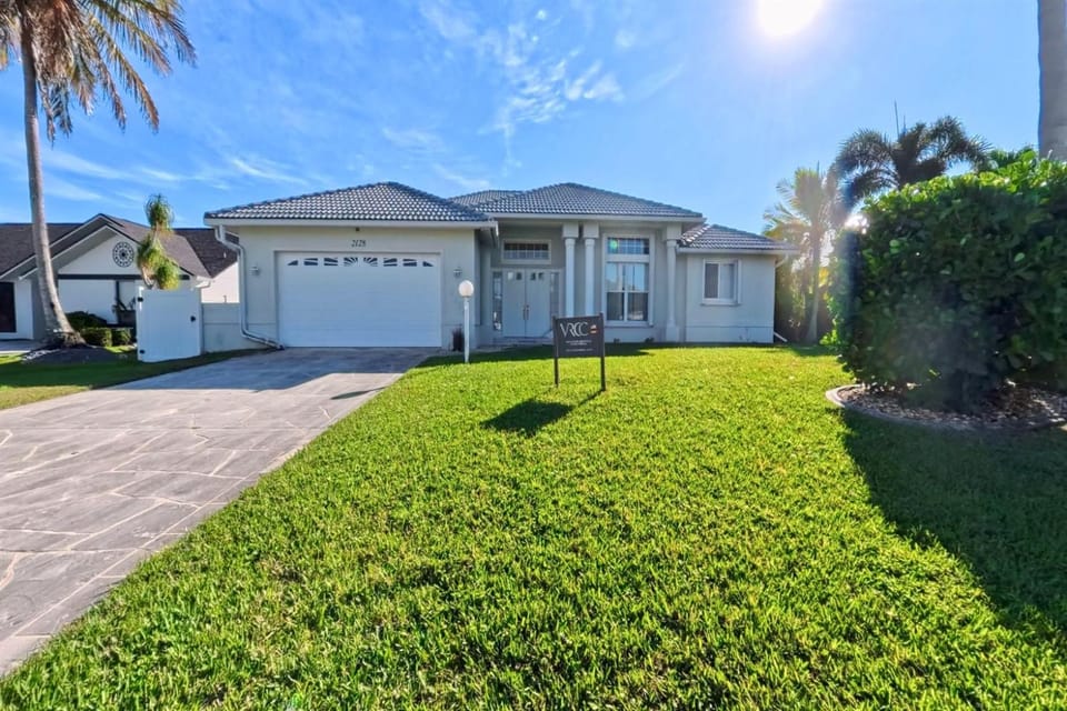 VRCC Villa Alba - waterfront villa with boat dock House in Cape Coral