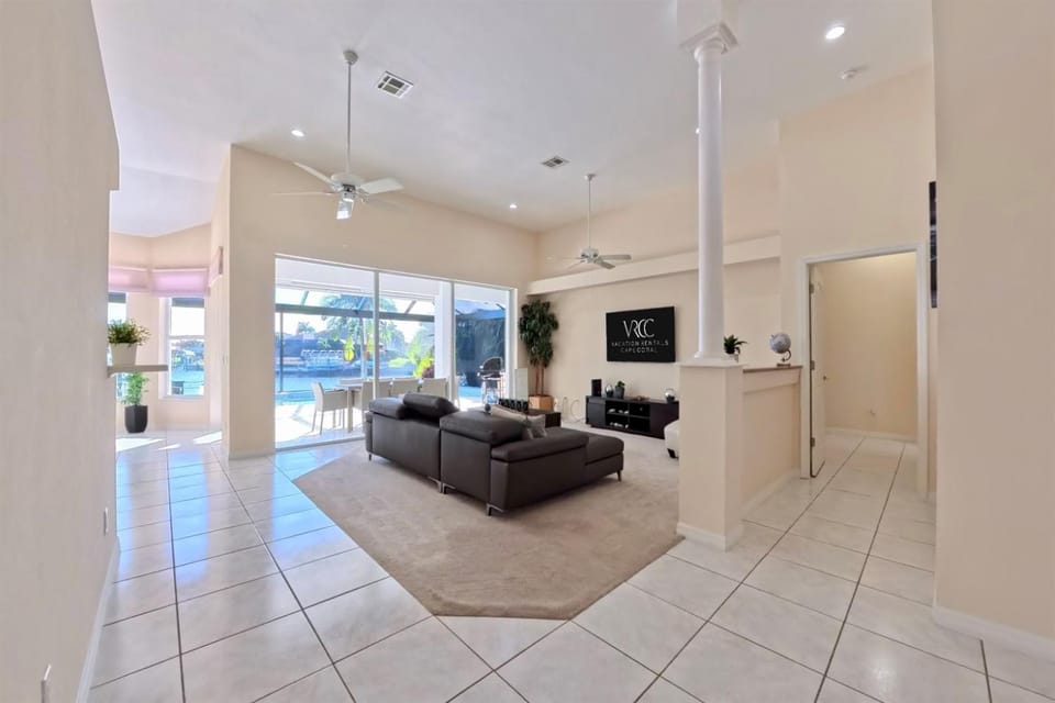 VRCC Villa Alba - waterfront villa with boat dock House in Cape Coral