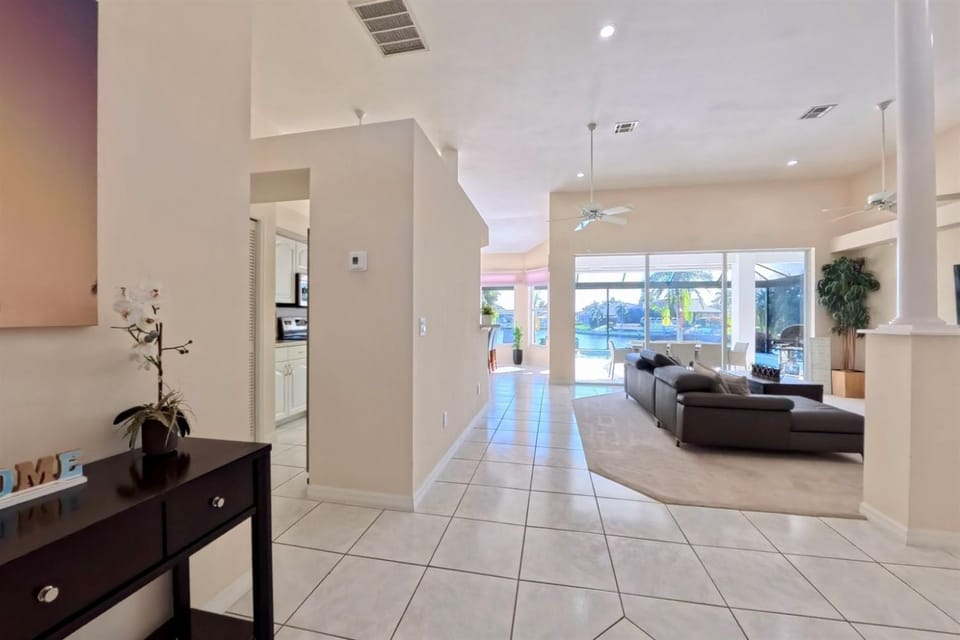 VRCC Villa Alba - waterfront villa with boat dock House in Cape Coral