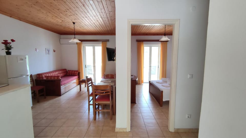 Living room, Seating area, Dining area, Bedroom, air conditioner