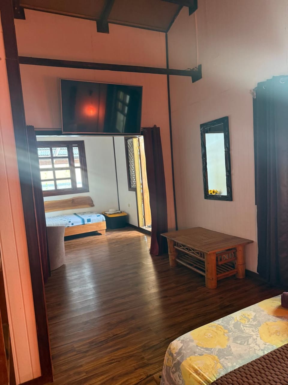 Bed, TV and multimedia, Photo of the whole room, Bedroom