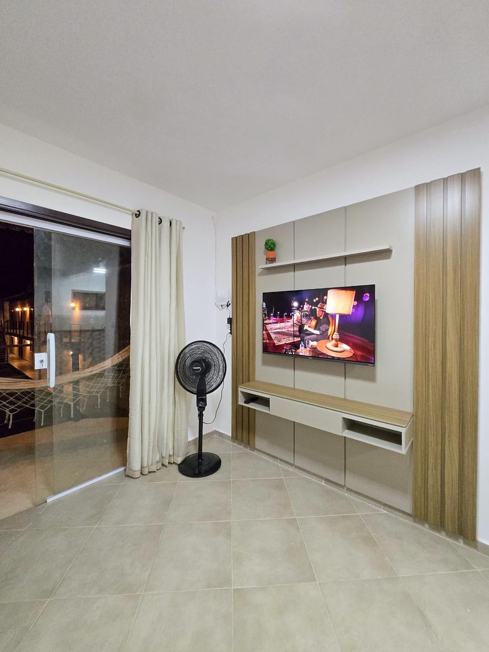 TV and multimedia, Living room, Seating area, Evening entertainment