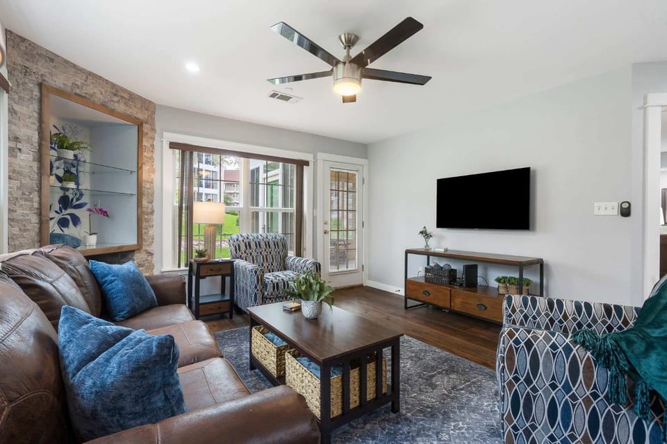Brookside Duo - Peaceful Views House in Branson