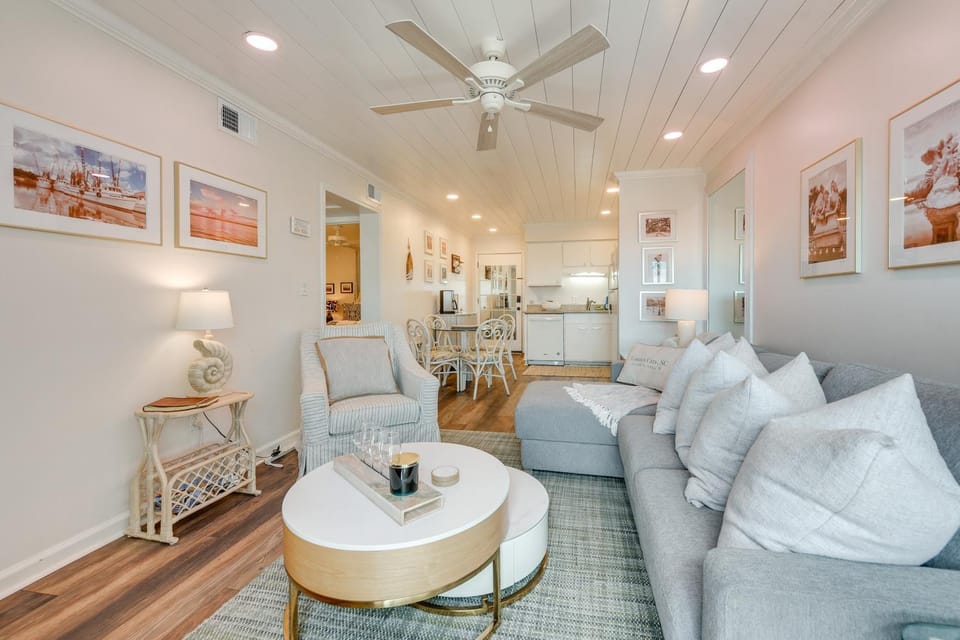 Walk to Beach & Marsh: Condo in Murrells Inlet House in Murrells Inlet