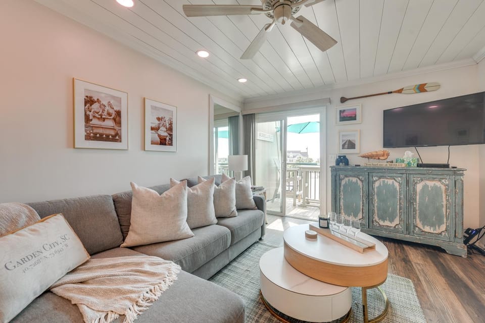 Walk to Beach & Marsh: Condo in Murrells Inlet House in Murrells Inlet