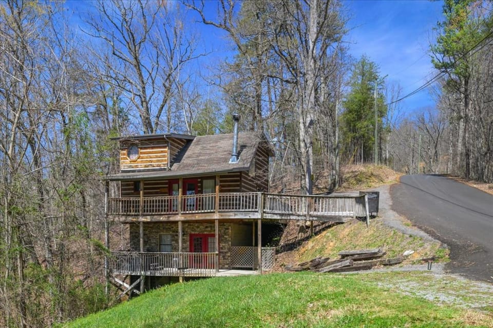 Dollys Hideaway by Venture Smoky Mountains House in Pigeon Forge