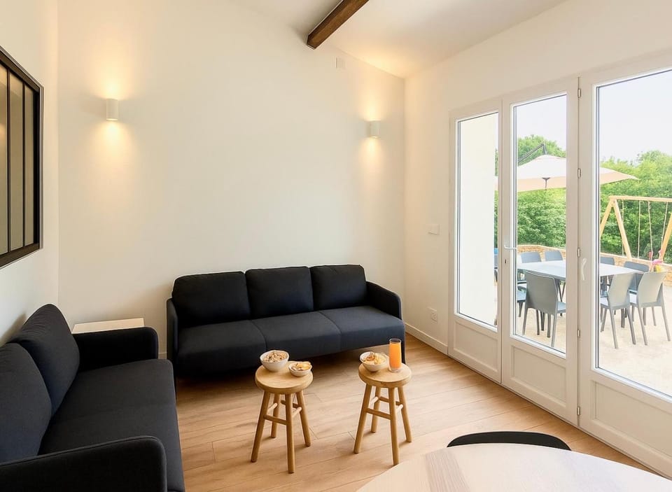 View (from property/room), Balcony/Terrace, Living room